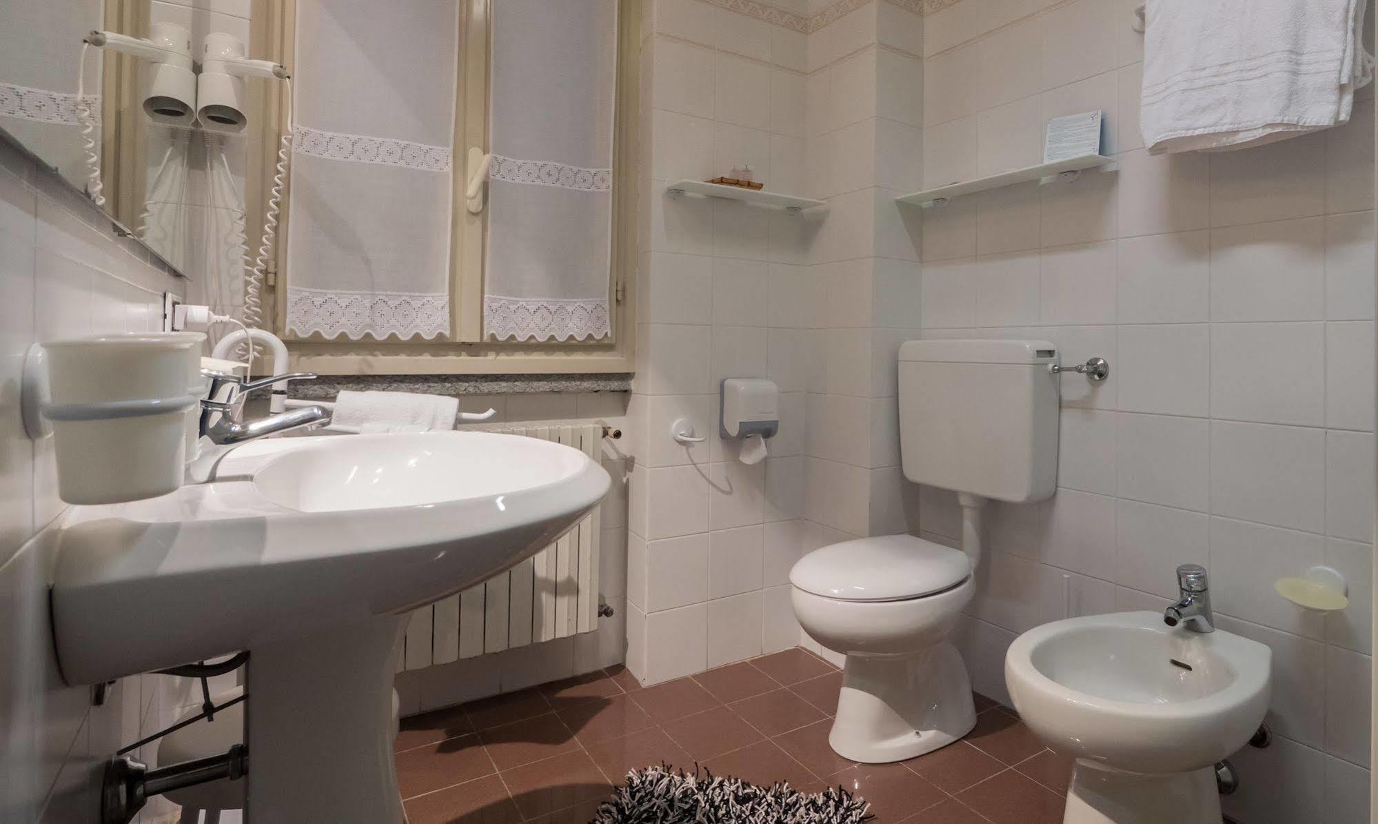 Hotel Aquadolce Verbania Bagian luar foto